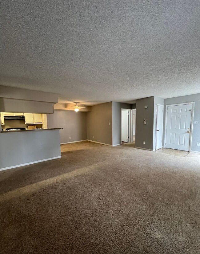 Building Photo - $500 CREDIT 1ST MONTH RENT- BEAUTIFUL COMM...