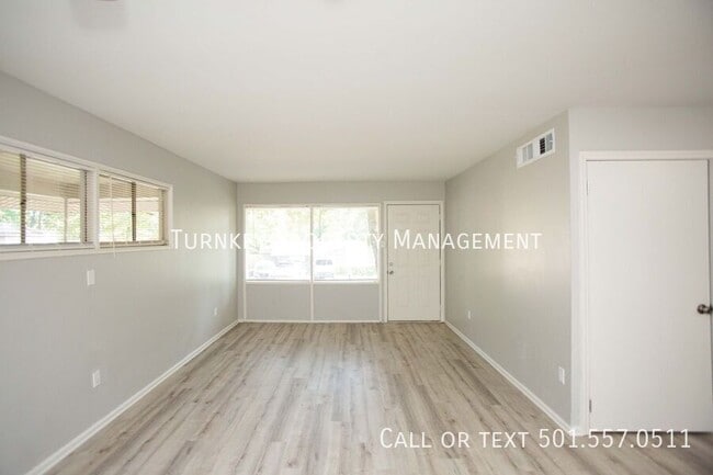 Building Photo - 6 Edgemont Dr