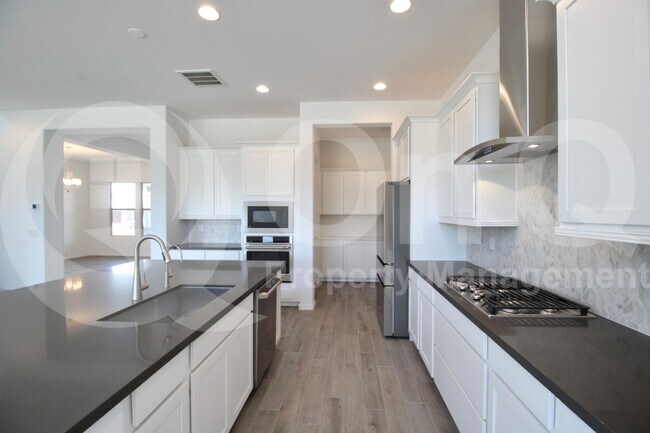 Building Photo - 19031 E Braeburn Ln