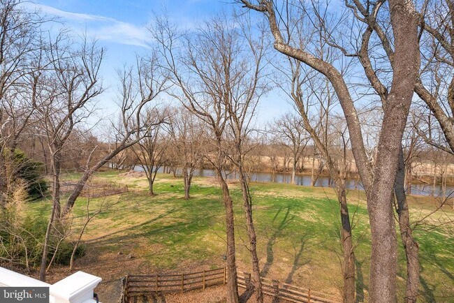 Building Photo - 19451 Youngs Cliff Rd