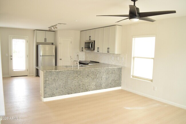 Building Photo - 124 W Bobcat Pl