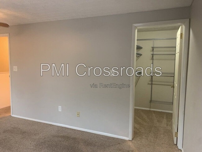Building Photo - 7490 Stonetrail Way