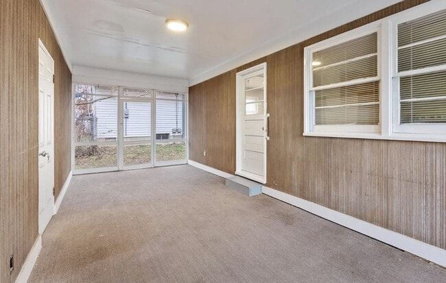 Building Photo - 713 Huntwood Ln