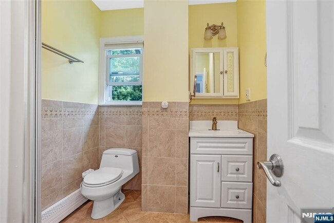 Building Photo - 25 Smith Ave