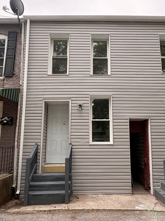 Building Photo - 142 Miller Ln