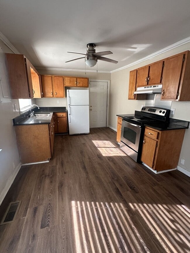 Building Photo - Peaceful 3 Bedroom 1 Bathroom House! Hixson, TN!