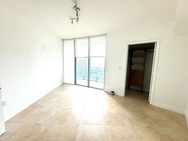 Building Photo - 350 S Miami Ave