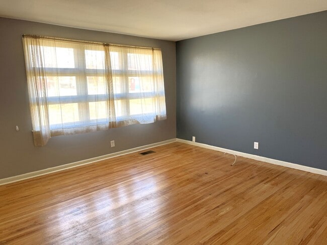 Building Photo - Fantastic 3 Bedroom Home in Charlotte Park/West Nashville!