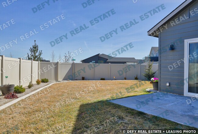 Building Photo - 6240 W Black Butte St