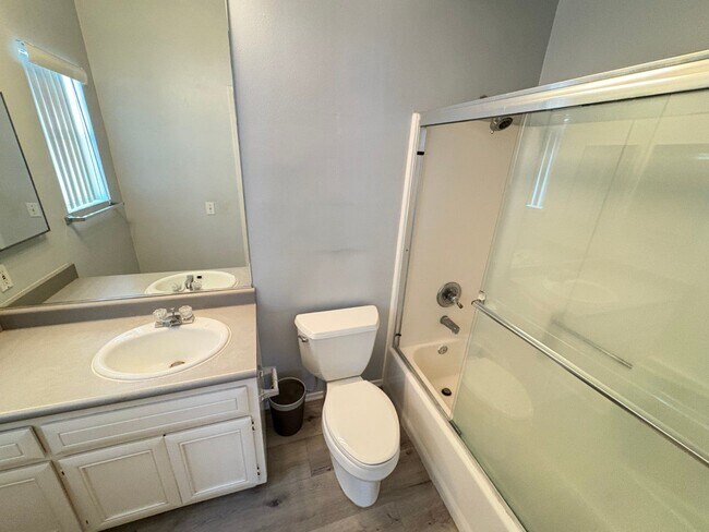 Building Photo - Beach close 4 bedroom, three bath townhous...