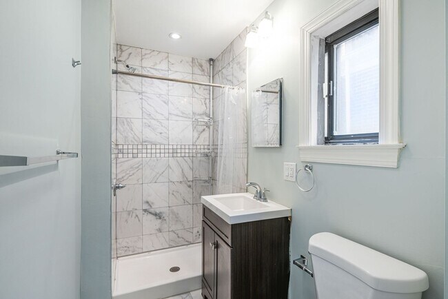 Building Photo - 245 S 10th St