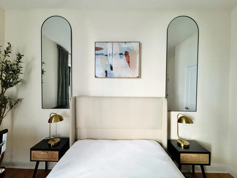 Building Photo - Furnished room/NOT APARTMENT
