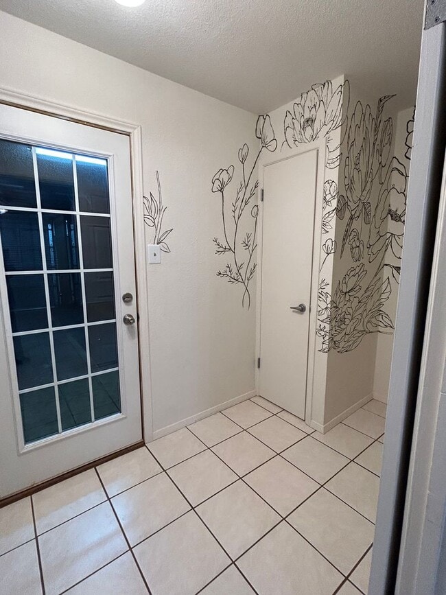 Building Photo - COMING SOON!  Home in University Gardens