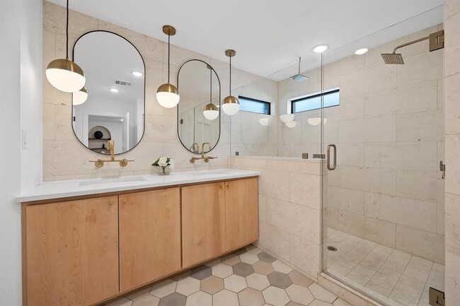 Building Photo - 7518 Stonecliff Dr