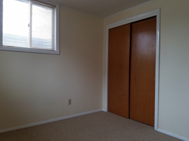 Building Photo - Spacious 2+ Bedroom Lower-Level Apartment ...