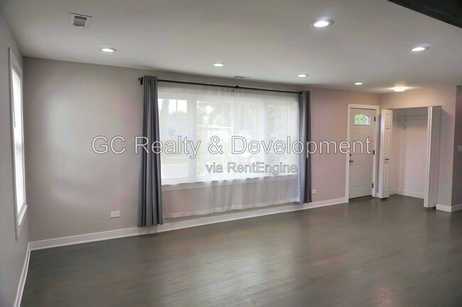 Building Photo - 4501 S Leamington Ave