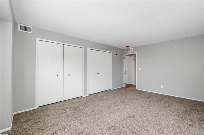 Building Photo - 1 BED RM CONDO - FARMINGTON HILLS