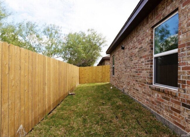 Building Photo - 3806 Valeria - MonMack Place