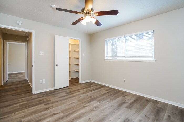 Building Photo - 13823 Swiss Hill Dr