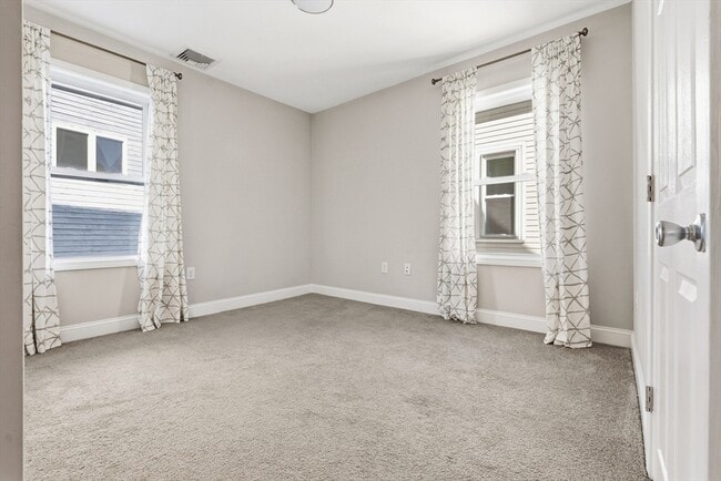 Building Photo - 21 Emerton St