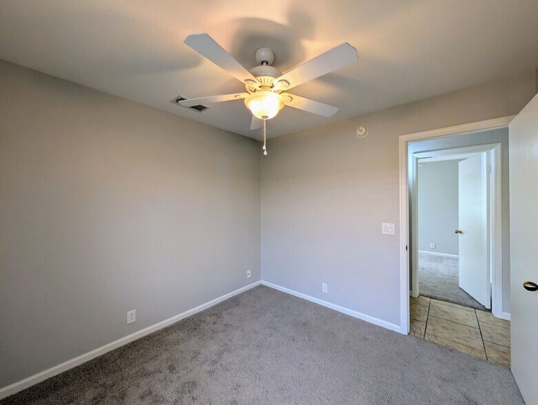 Building Photo - 15746 W Elm St