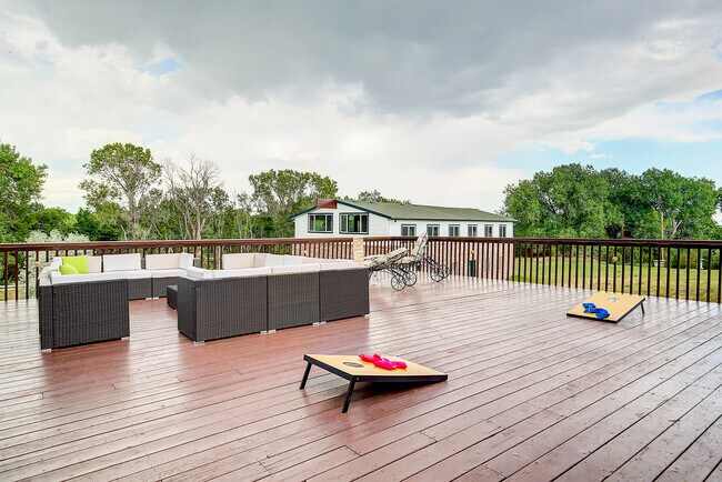 Building Photo - 8280 Queen St