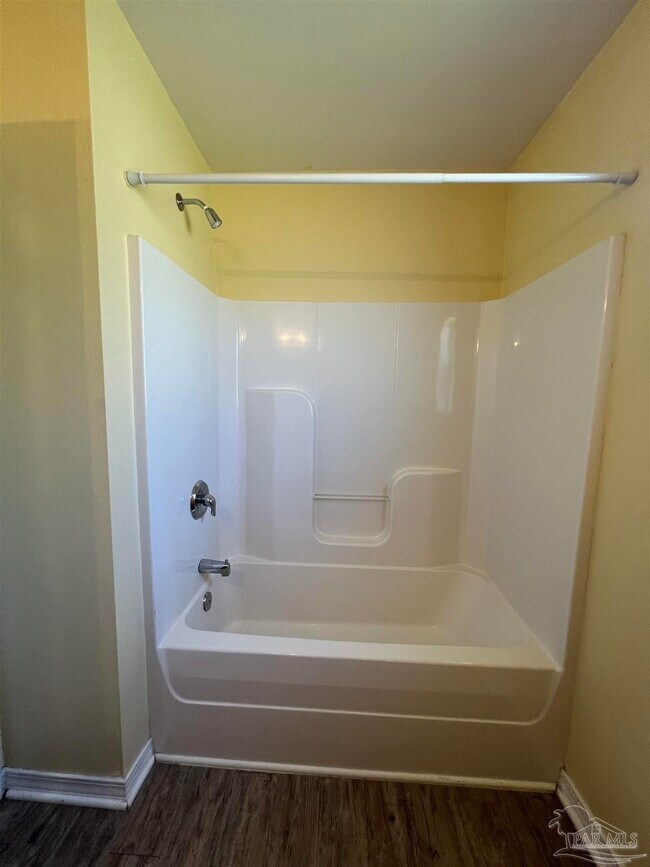 Building Photo - 120 Nivana Dr