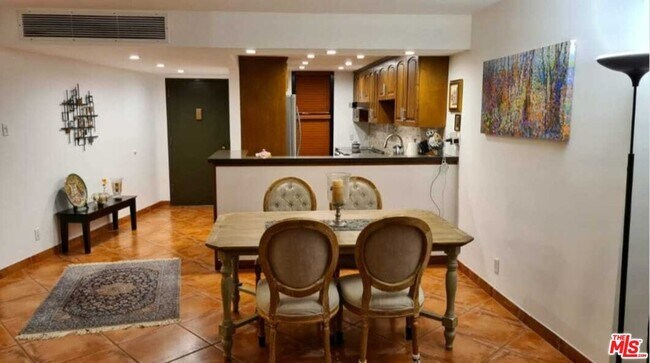 Building Photo - 4335 Marina City Dr