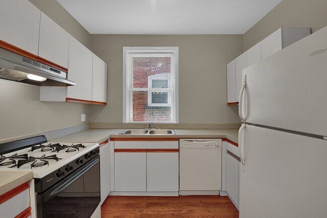 Building Photo - Showtime in Tower Grove South