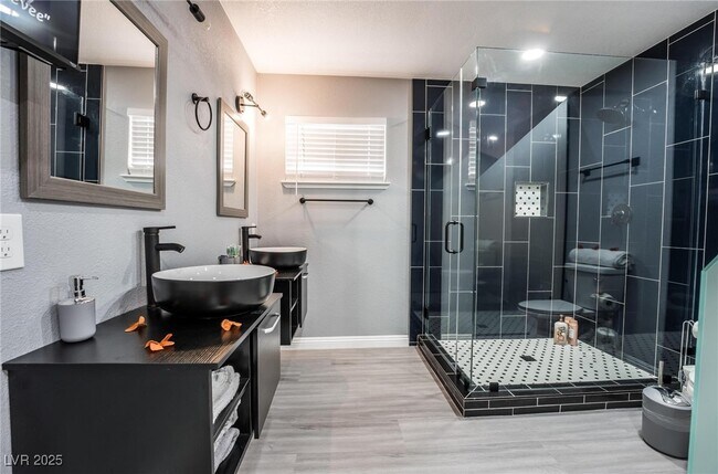 Building Photo - 7439 Trudy Ln