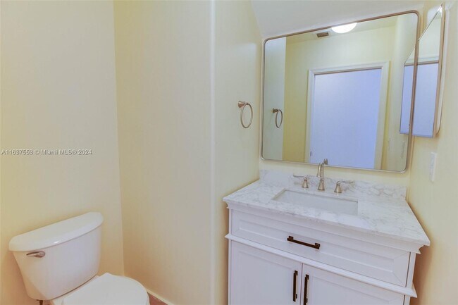 Building Photo - 2231 SW 164th Ave