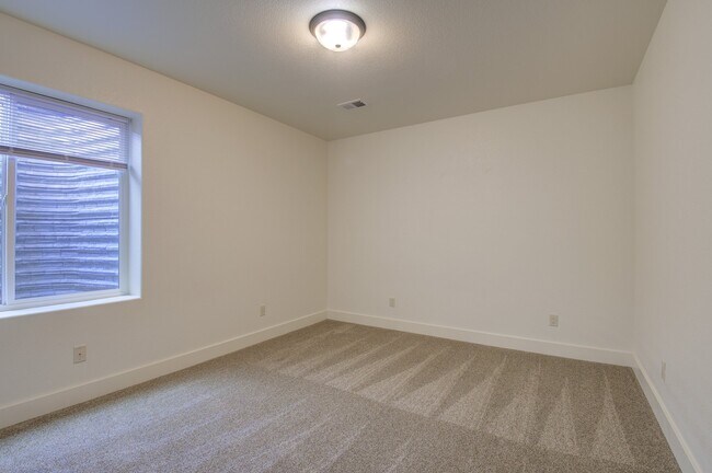 Building Photo - 7401 Turnbull Ct