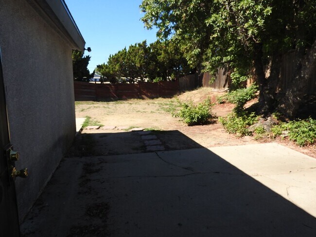 Building Photo - Lovely 3bed 2 bat