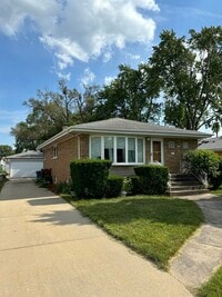 Building Photo - 504 E Butterfield Rd