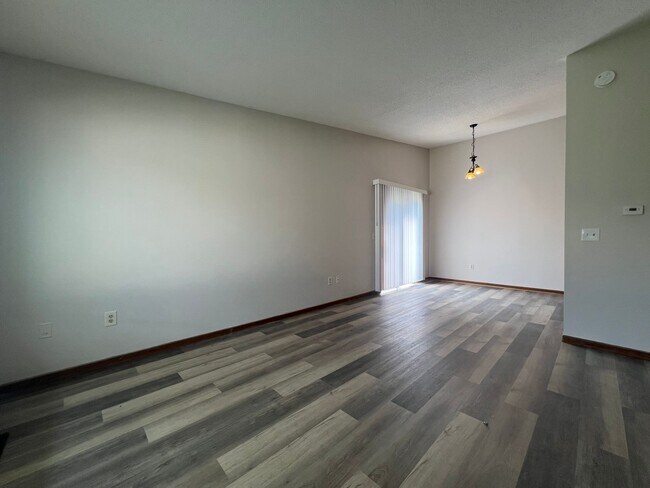 Building Photo - Spacious 2-Bed, 1-Bath Townhome with a Gar...