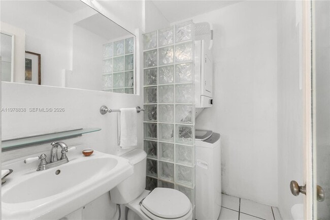 Building Photo - 2421 Lake Pancoast Dr