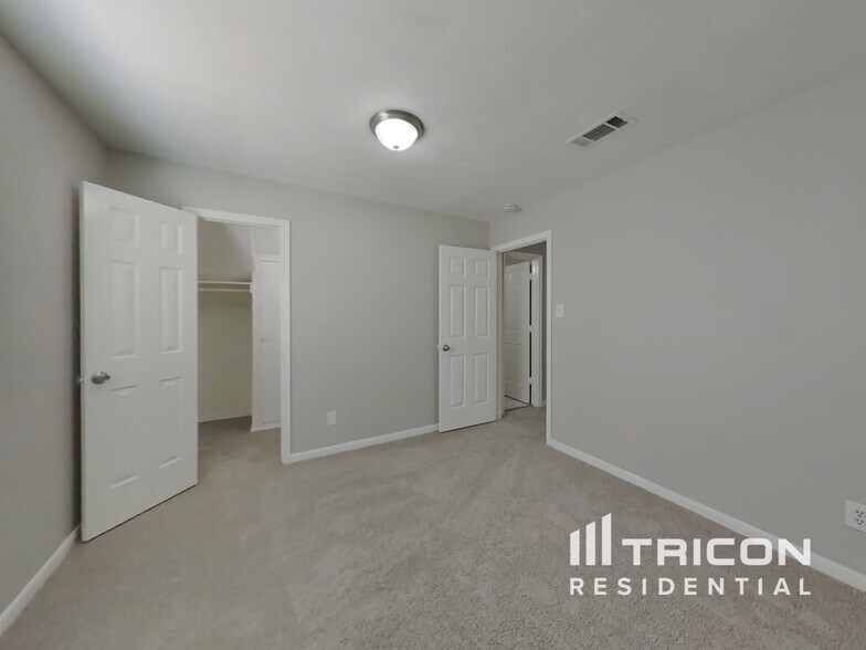 Building Photo - 1411 Chart Dr