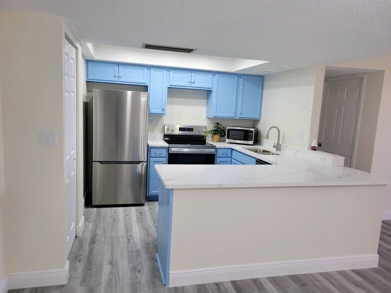 Building Photo - 500 Treasure Island Cswy