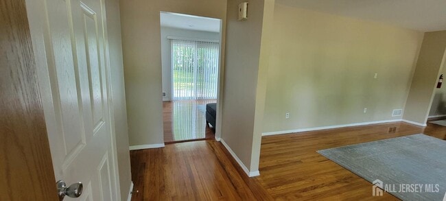 Building Photo - 20 Timber Rd