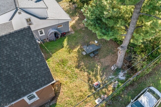 Building Photo - 120 Little Pl