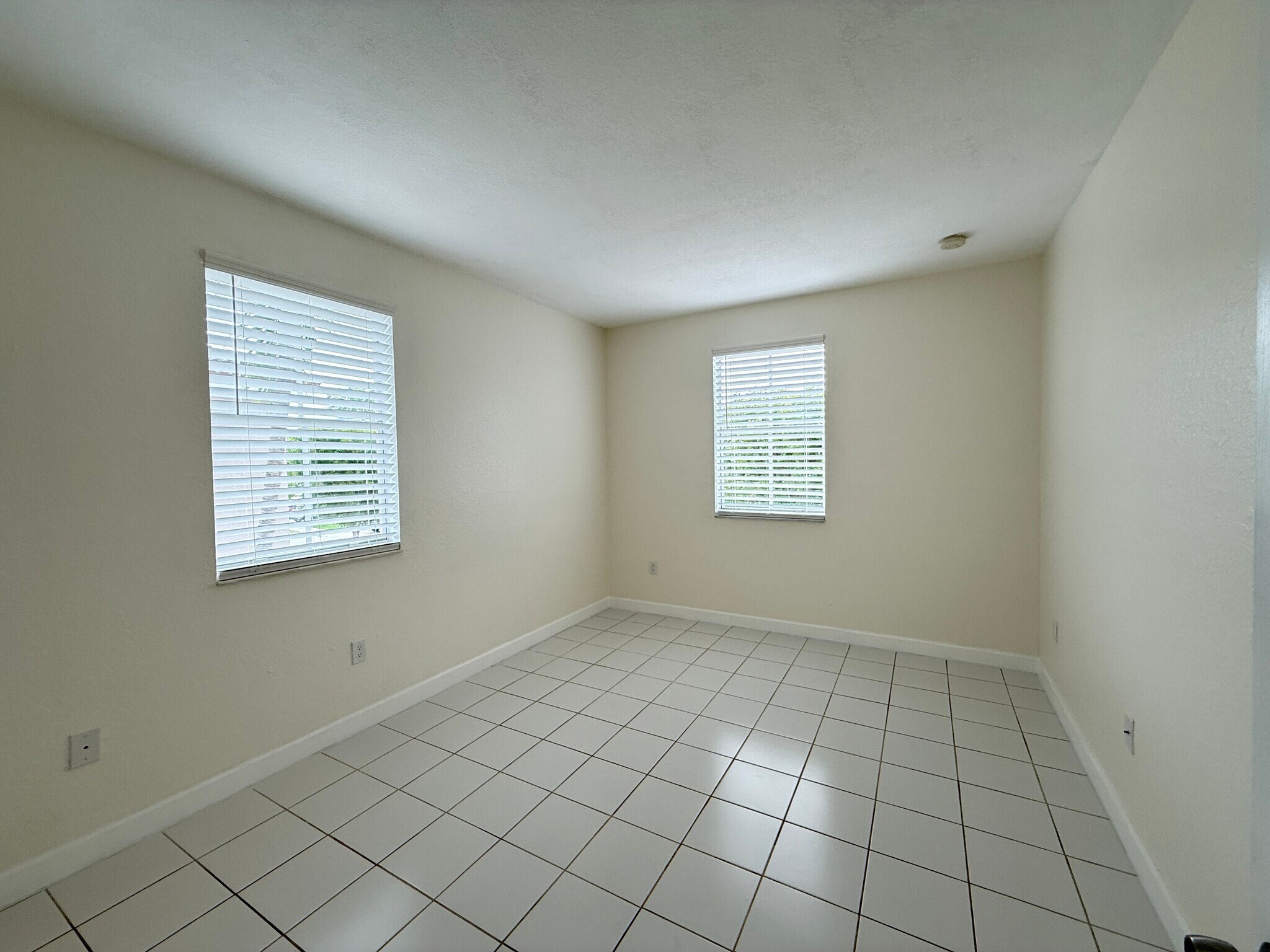 Building Photo - 15131 SW 23rd Ln