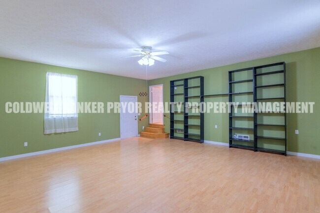 Building Photo - 295 Sky Dr