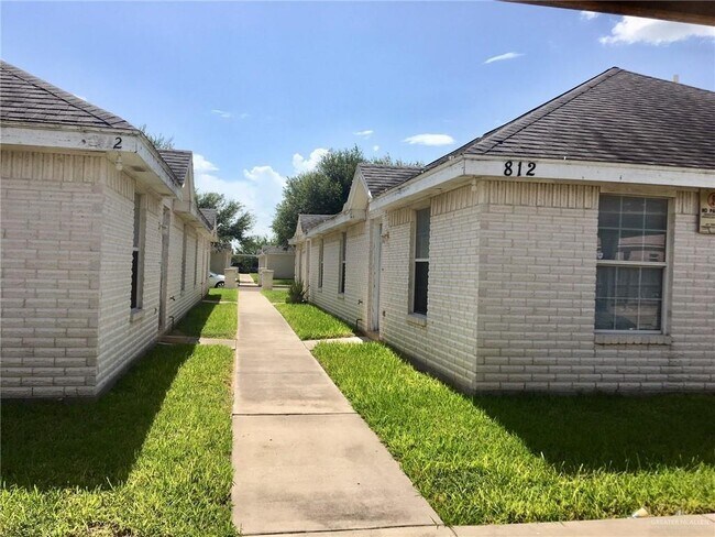 Building Photo - 812 N Cross Ln