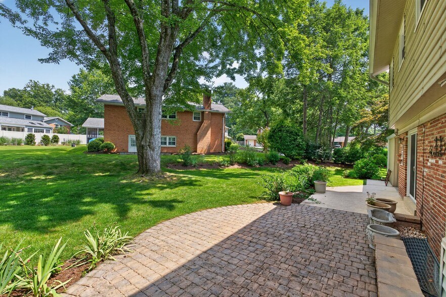Beautiful backyard - 6905 Stonewood Ct
