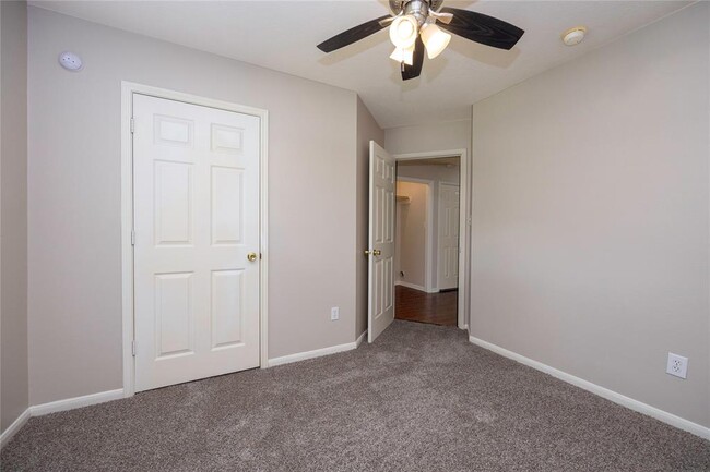 Building Photo - 3915 Lauderwood Ln