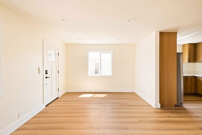 Building Photo - 342 S Ave 56