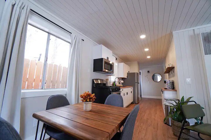Building Photo - 405 Holmes Ln