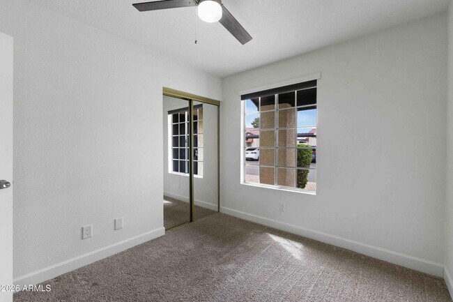 Building Photo - 2118 E Center Ln