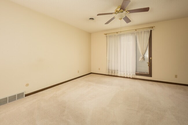 Building Photo - 3385 37th Ave