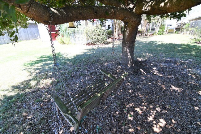 Building Photo - Zachary School District!  Trendy, 3 bedroom, 2.5 bath home in coveted Marshall Bonds Subdv